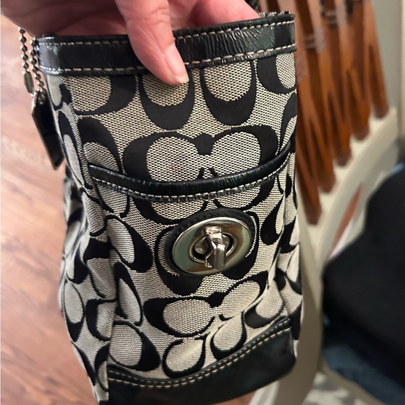 Coach Black and Cream Signature Shoulder Bag - Picture 9 of 12